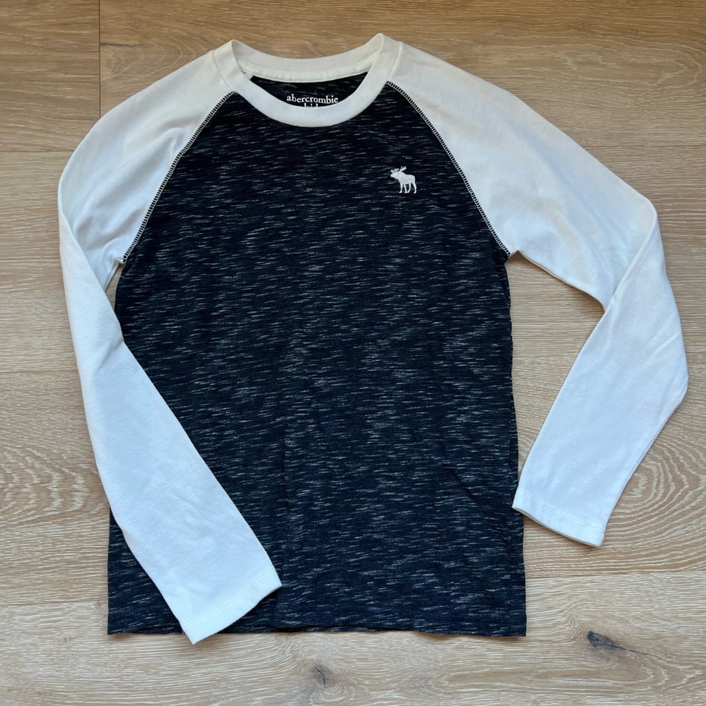 Abercrombie kids boys long sleeve t-shirt, Heather navy and white, size 9/10